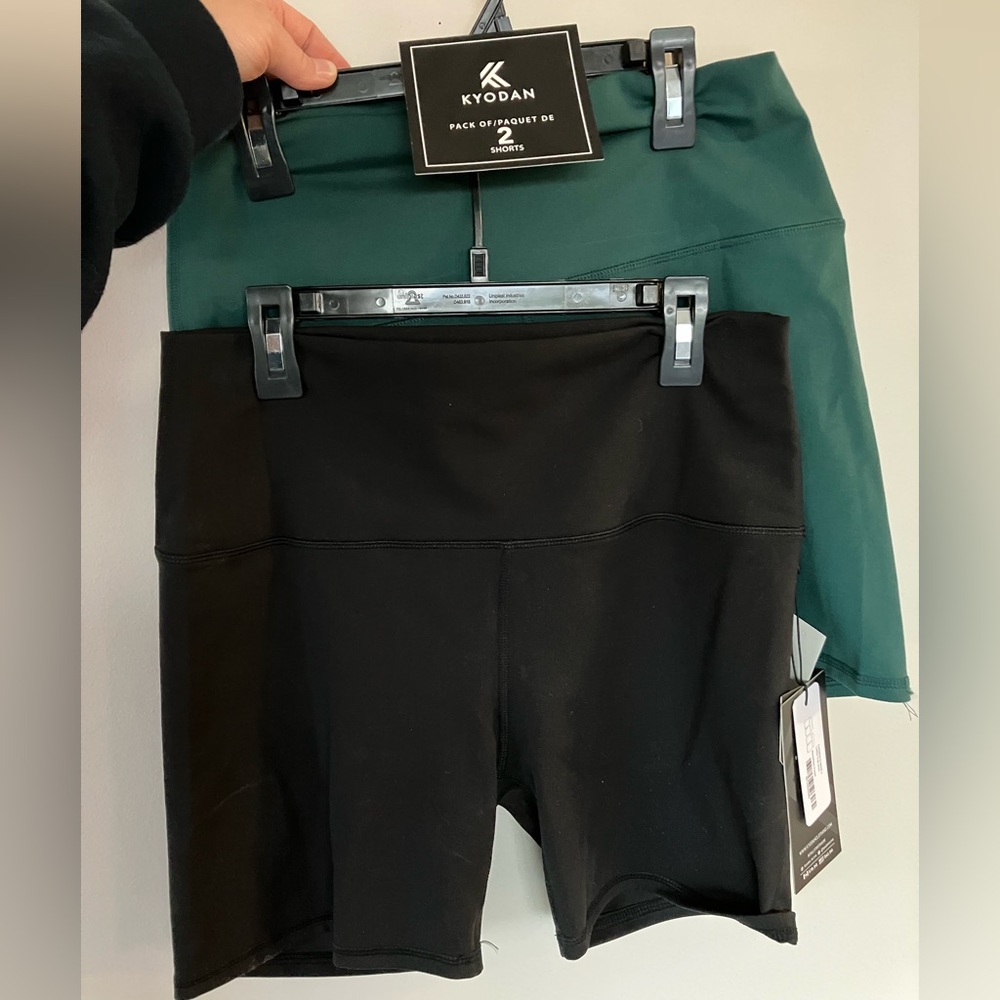 Women’s 2 pack of shorts , brand with with tags